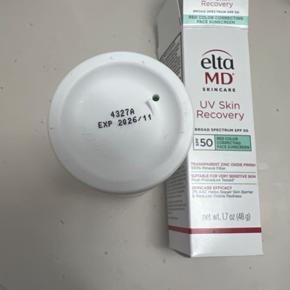 EltaMD UV Skin Recovery Red Color Correcting Green Tint Broad Spectrum SPF 50 - Picture 2 of 3